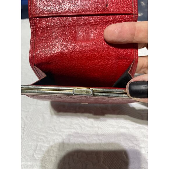 Vintage Red Crillon Leather Wallet With Gold-Tone Accents - Picture 4 of 5